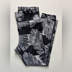 Nike Black & Gray Tropical Print 7/8 Leggings